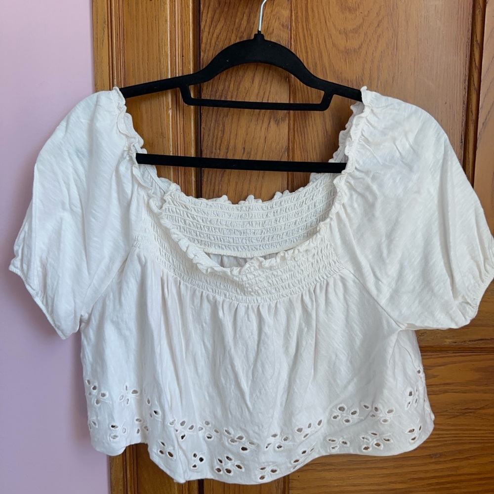 Eyelet detail top
